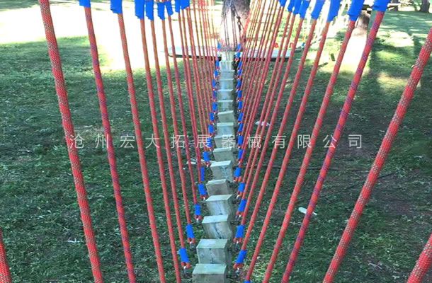 叢林吊樁橋-樹上探險設備-叢林穿越
