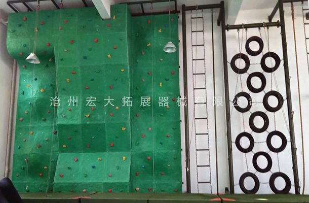 南昌某部隊室內攀巖+攀爬基礎訓練定制器械安裝完畢