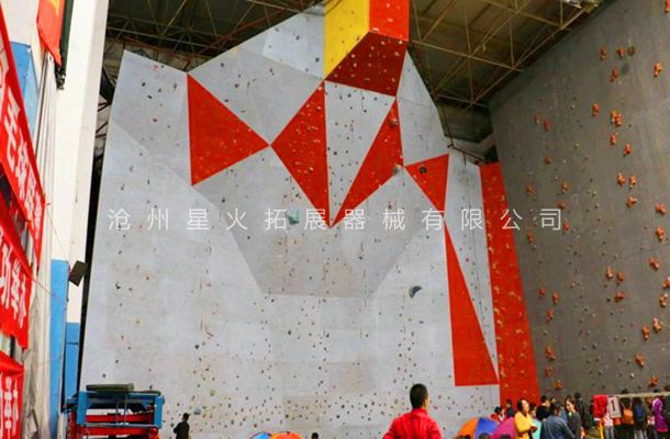 抱石攀巖墻