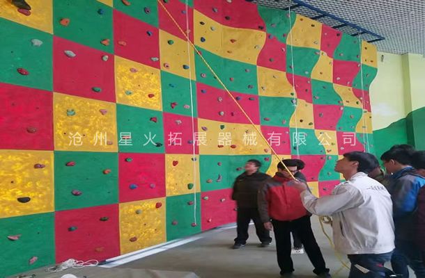 附墻體攀巖墻
