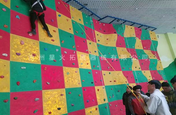 附墻體攀巖墻