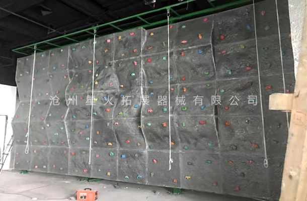 附墻體攀巖墻