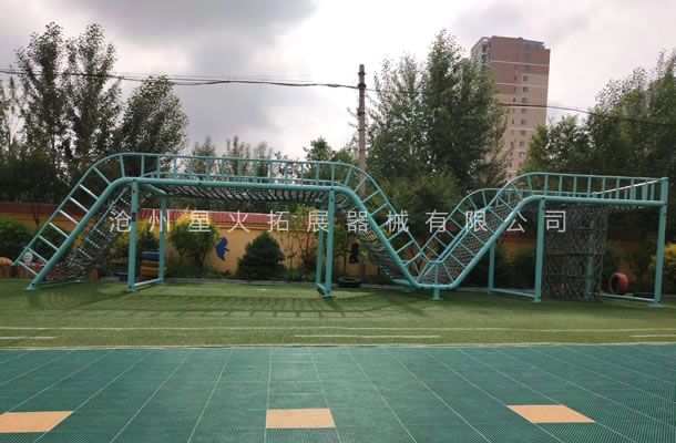 兒童戶外樂園設(shè)施