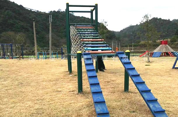 青少年拓展訓(xùn)練器材
