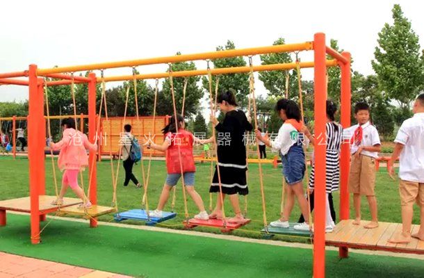 青少年拓展訓(xùn)練器材