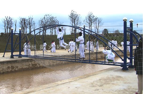 水上肋木橋-水上拓展器材廠家-水上拓展項目