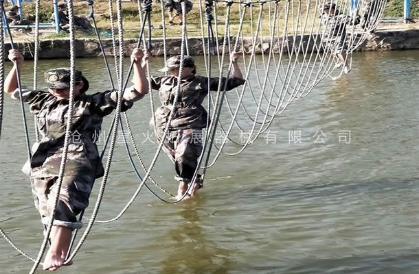 水上拓展設(shè)備