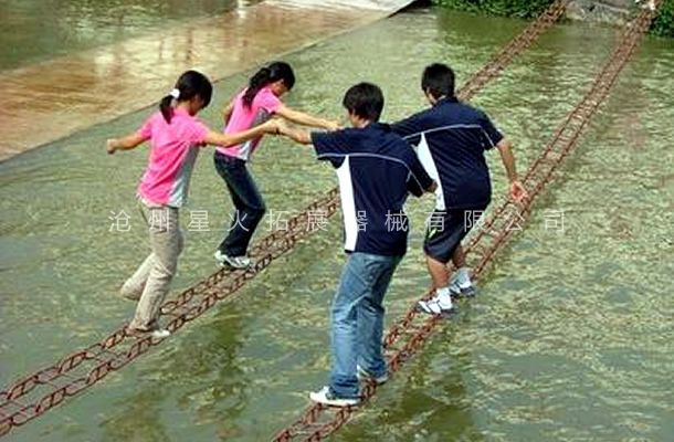 水上情侶橋-水上拓展項(xiàng)目設(shè)備-水上拓展器材