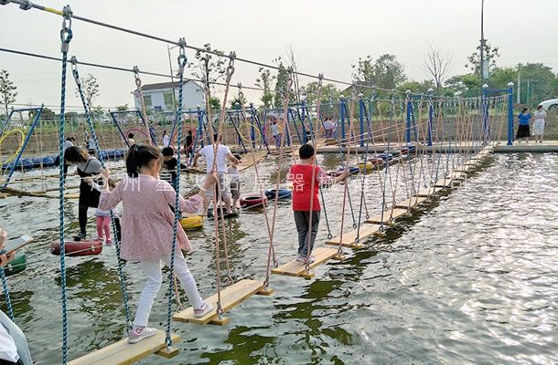 水上平步青云-水上拓展樂園設施-水上拓展設備