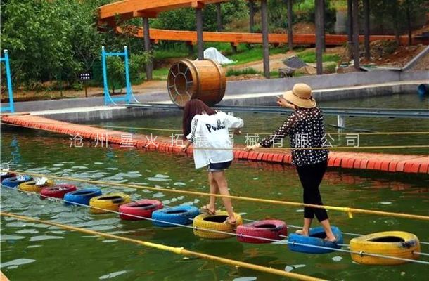 水上拓展樂園設(shè)施