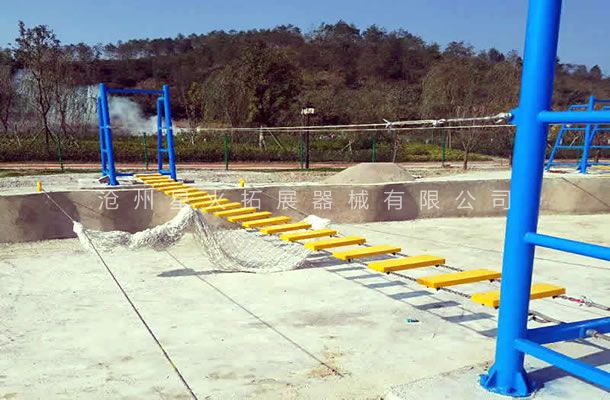 水上拓展設(shè)施