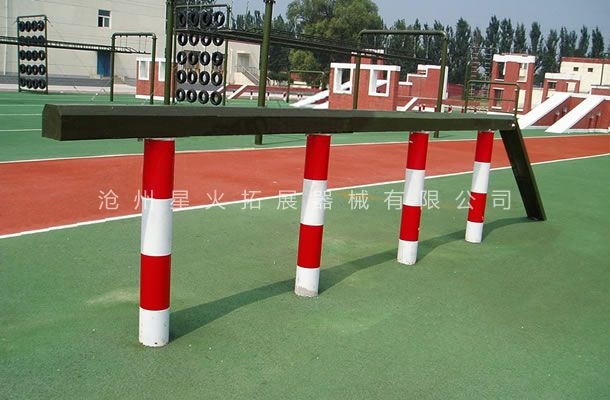 獨(dú)木橋-部隊(duì)400米障礙器材-400障礙賽器材廠(chǎng)家