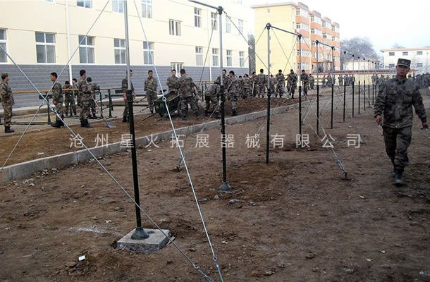 軍用單杠訓(xùn)練器材