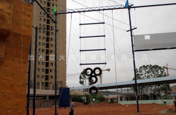高空拓展器材，高空拓展訓(xùn)練架