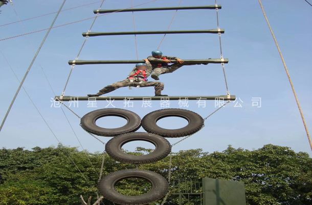 高空拓展器材，高空拓展訓(xùn)練架