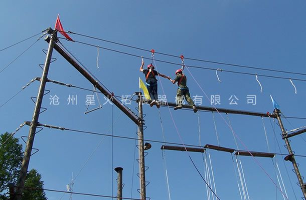 叢林繩橋-高空單項器材-天使之手-高空吊繩橋
