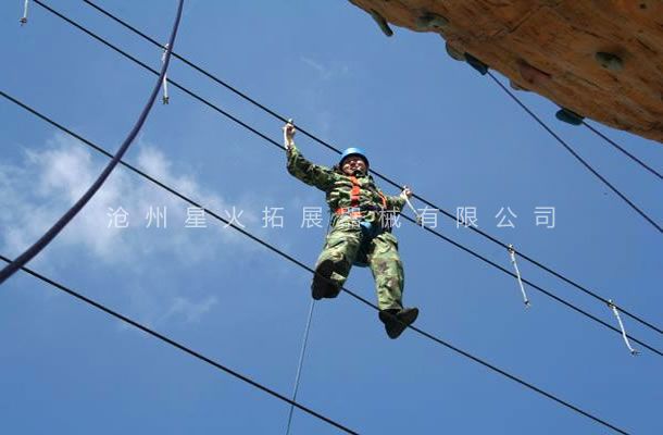 高空拓展器材，高空拓展訓(xùn)練架