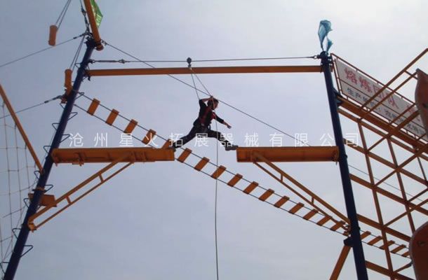 高空拓展器材，高空拓展訓(xùn)練架