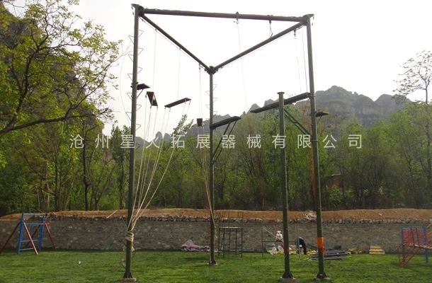 三面體高空拓展架-高空拓展器械-高空拓展設(shè)備