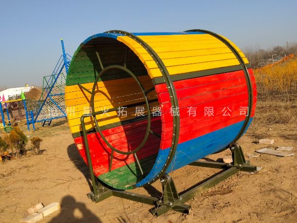 戶外拓展器材-原地滾筒器材