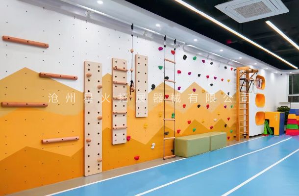 家庭攀巖墻建造-室內(nèi)家裝抱石攀巖板材-兒童攀爬墻