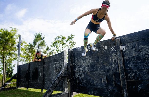 翻越高欄-障礙賽設(shè)備廠家-勇士闖關(guān)項(xiàng)目設(shè)備
