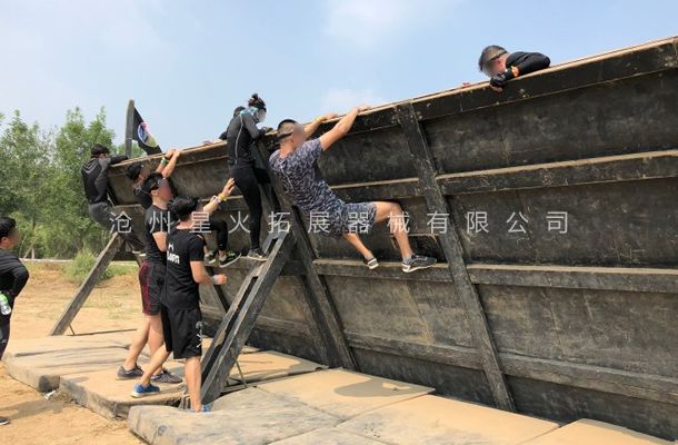 倒墻勇士-勇士闖關(guān)項(xiàng)目器材-戶外障礙賽設(shè)備廠家